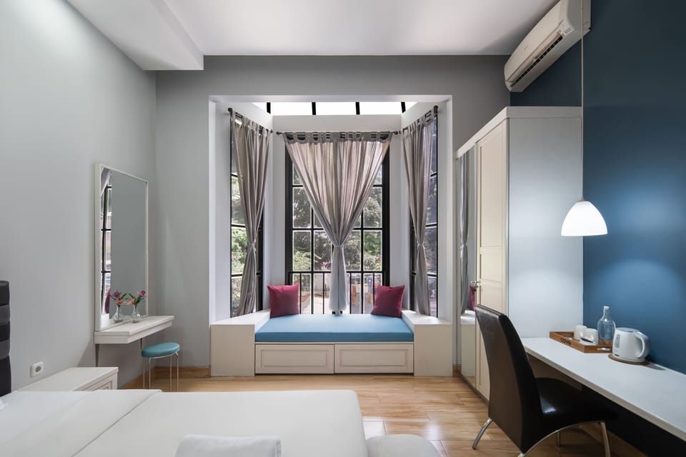 Junior Suite, 1 Queen Bed | Free WiFi, bed sheets