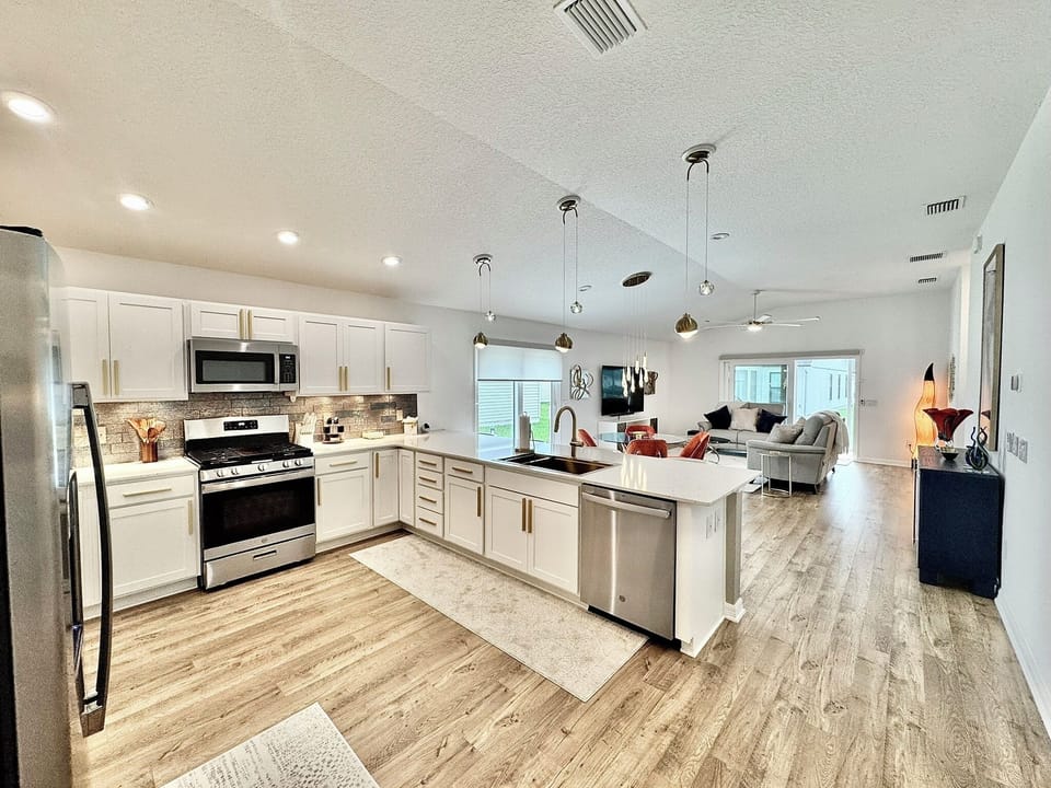 Gilded-Trim Open Concept