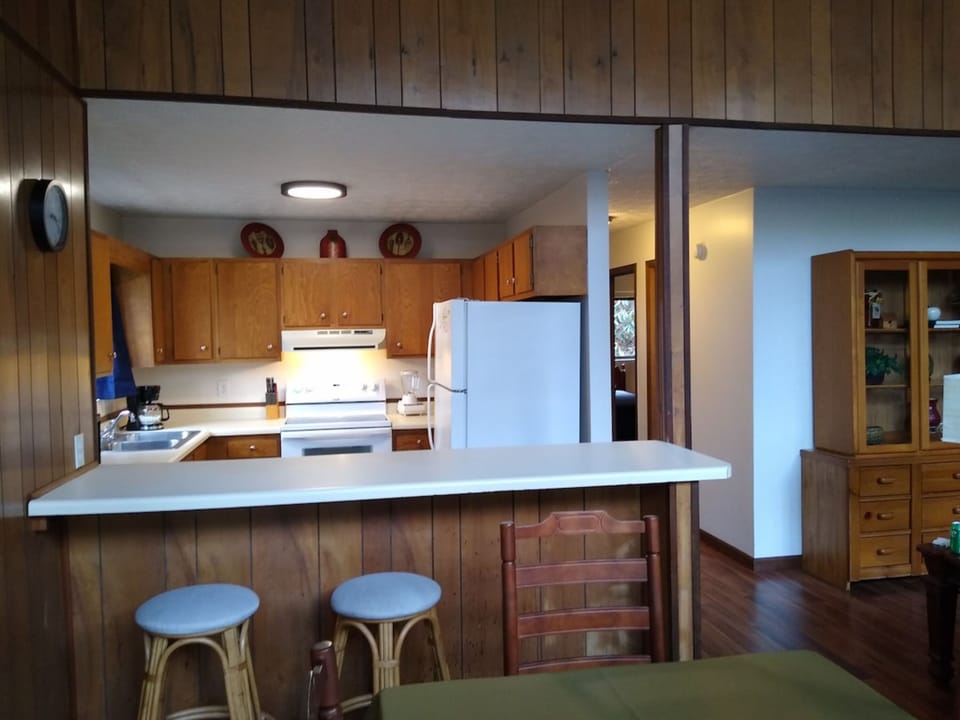 Signature Chalet, 3 Bedrooms, Pets Not Allowed | Private kitchen | Fridge, microwave, oven, stovetop