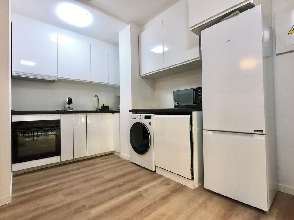 Comfort Apartment | Private kitchen | Full-size fridge, microwave, oven, stovetop