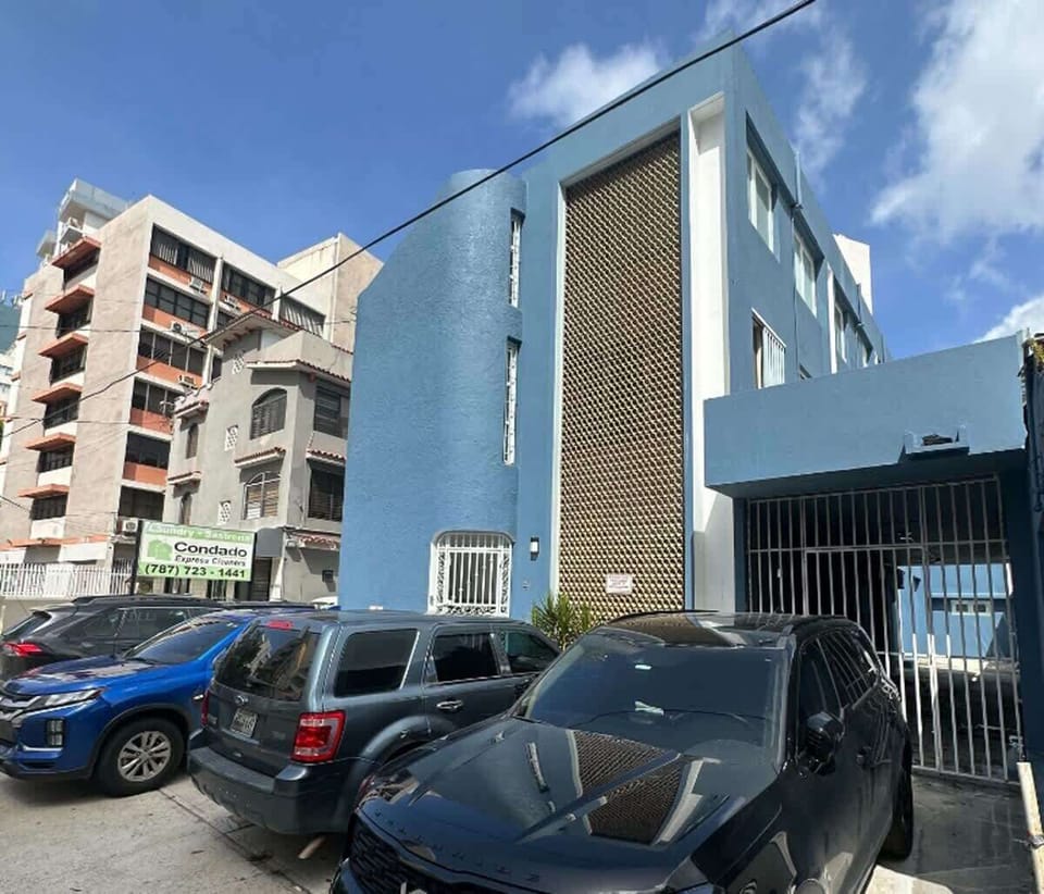 Stylish and secure building, your urban oasis.



