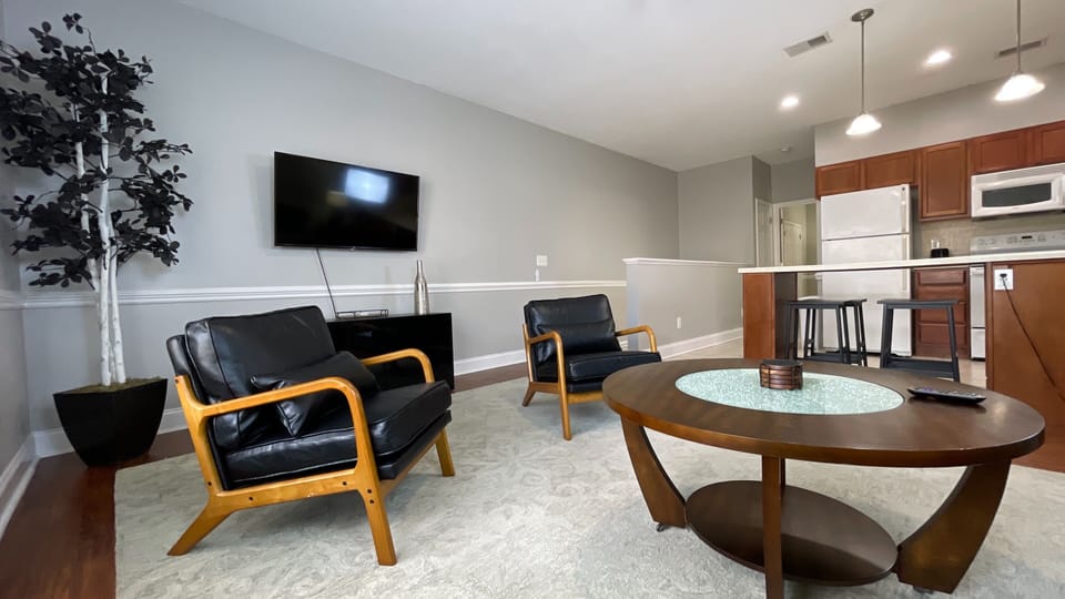 The living room everyone will want to lounge in—with TV and style.