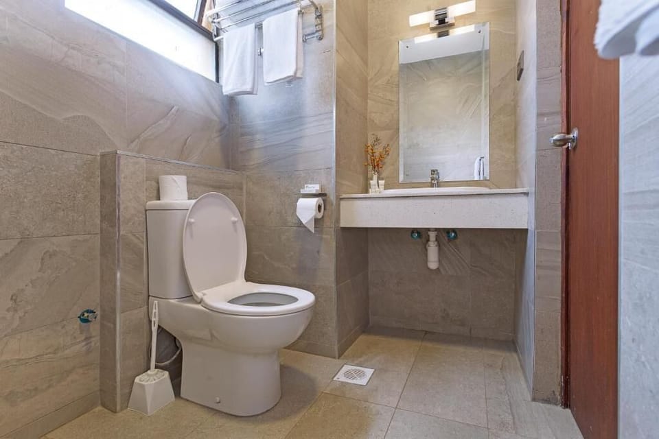 Superior Single Room, Pool View | Bathroom | Shower, free toiletries, slippers, towels