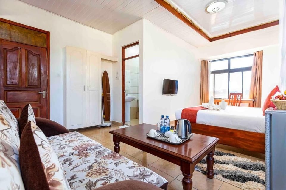 Superior Double Room, Pool View | Soundproofing, free WiFi, bed sheets