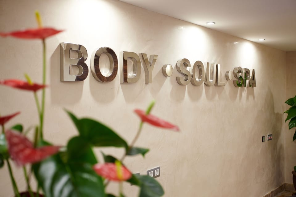 Sauna, hot tub, Turkish bath, body treatments, body wraps, body scrubs