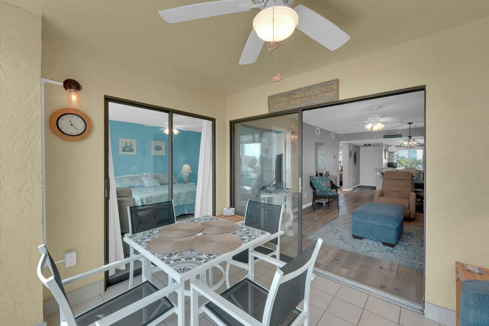 Table for 4, with additional seating on the outdoor couch on the oversized balcony 