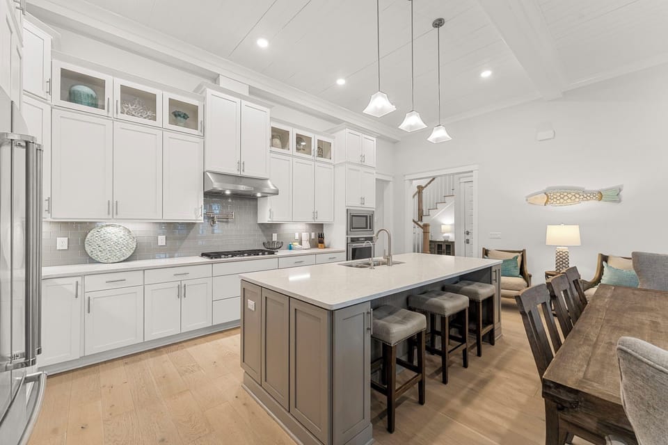 A bright open kitchen to cook whatever you can imagine
