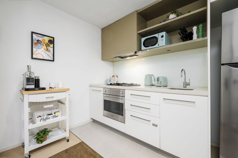 Full kitchen + Nespresso: cook, dine, and recharge between adventures.