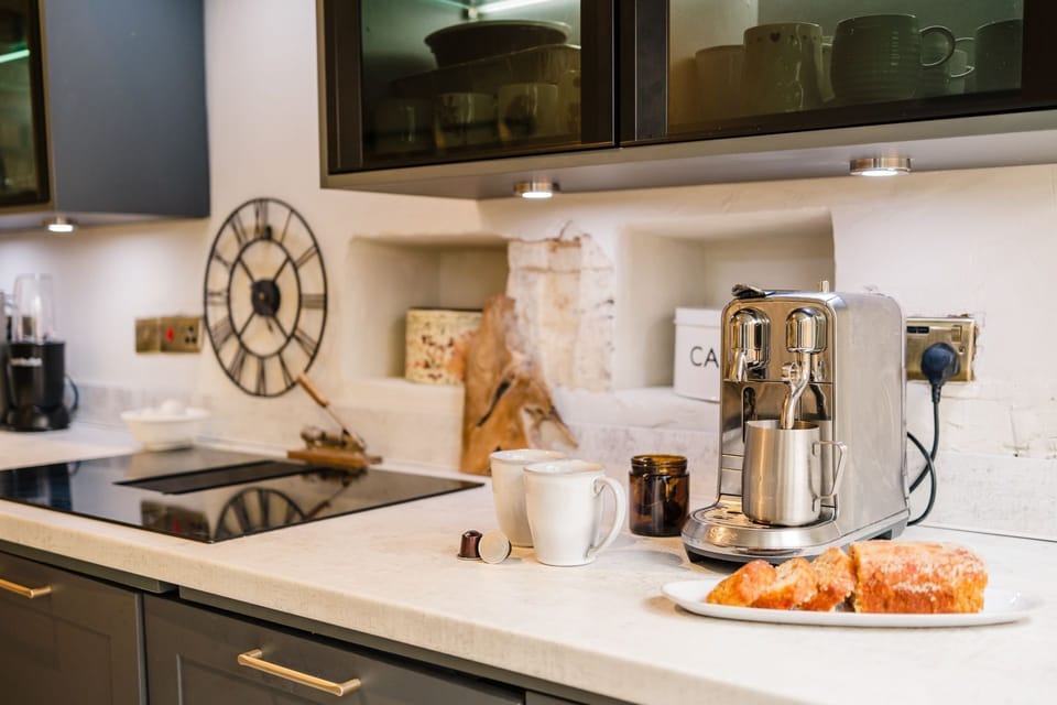 College Cottage Kitchen - StayCotswold