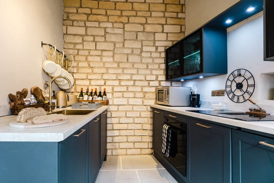 College Cottage Kitchen - StayCotswold