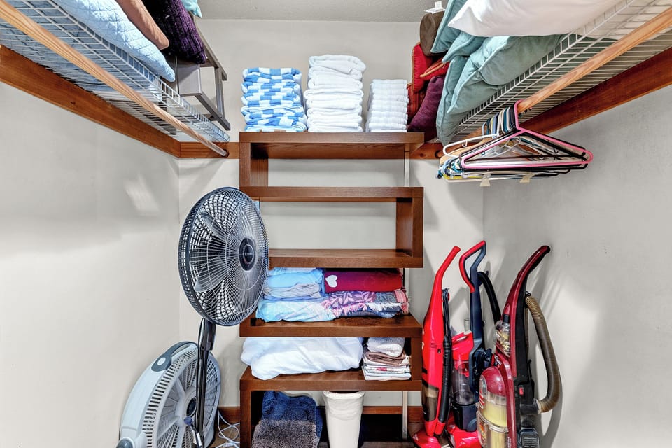 Linen closet in primary bedroom
