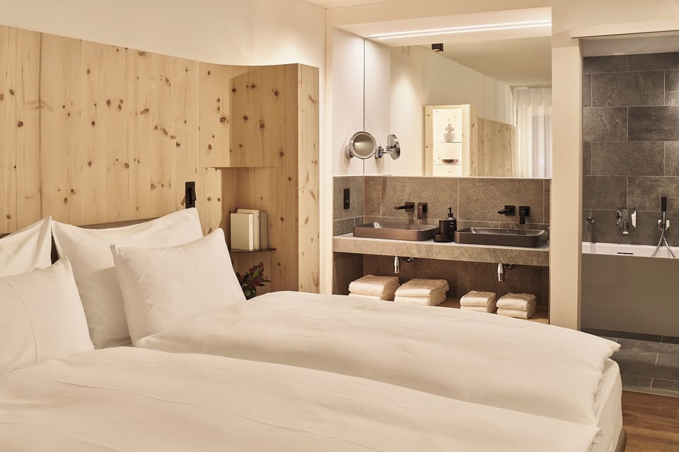 Apartment | In-room safe, desk, laptop workspace, free WiFi