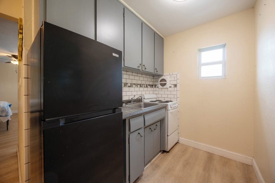 Room, 1 King Bed, Non Smoking | Iron/ironing board, free WiFi, bed sheets
