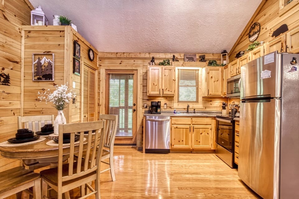 Cabin, 2 Bedrooms | Private kitchen | Coffee/tea maker, fridge, oven, toaster