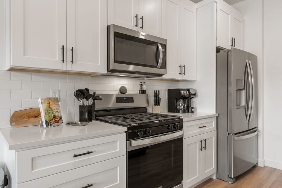 House, 4 Bedrooms | Private kitchen | Fridge, oven, stovetop, coffee/tea maker