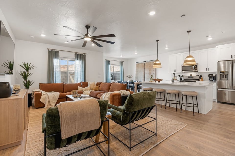 House, 4 Bedrooms | Living area | Smart TV, streaming services