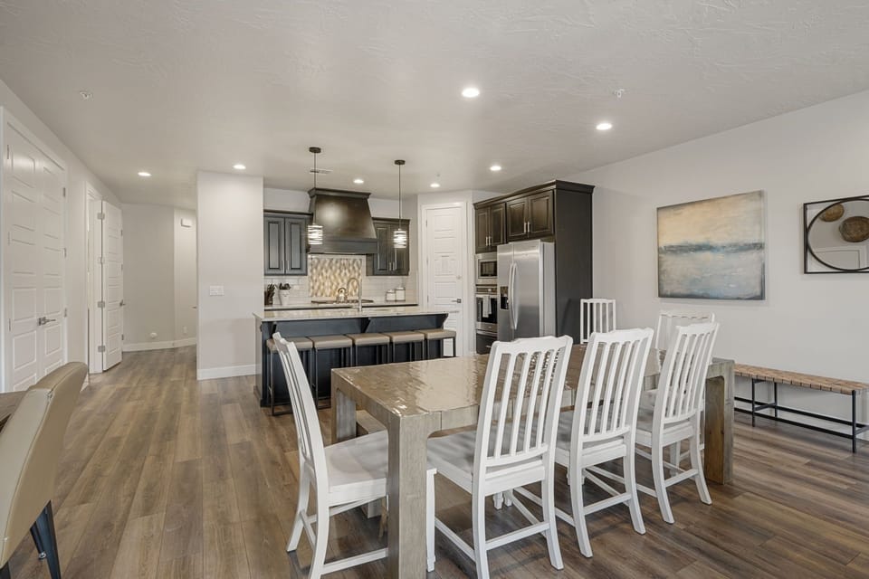 Townhome, 4 Bedrooms | Dining