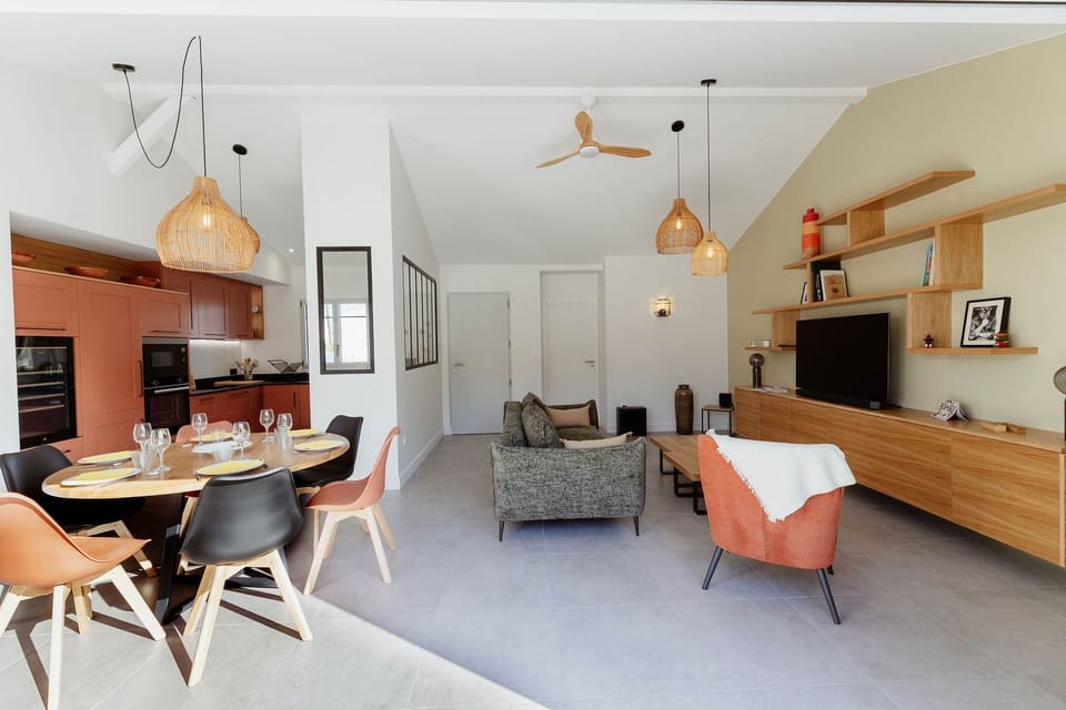 Villa Dolusienne - salon, TV, ventilateur