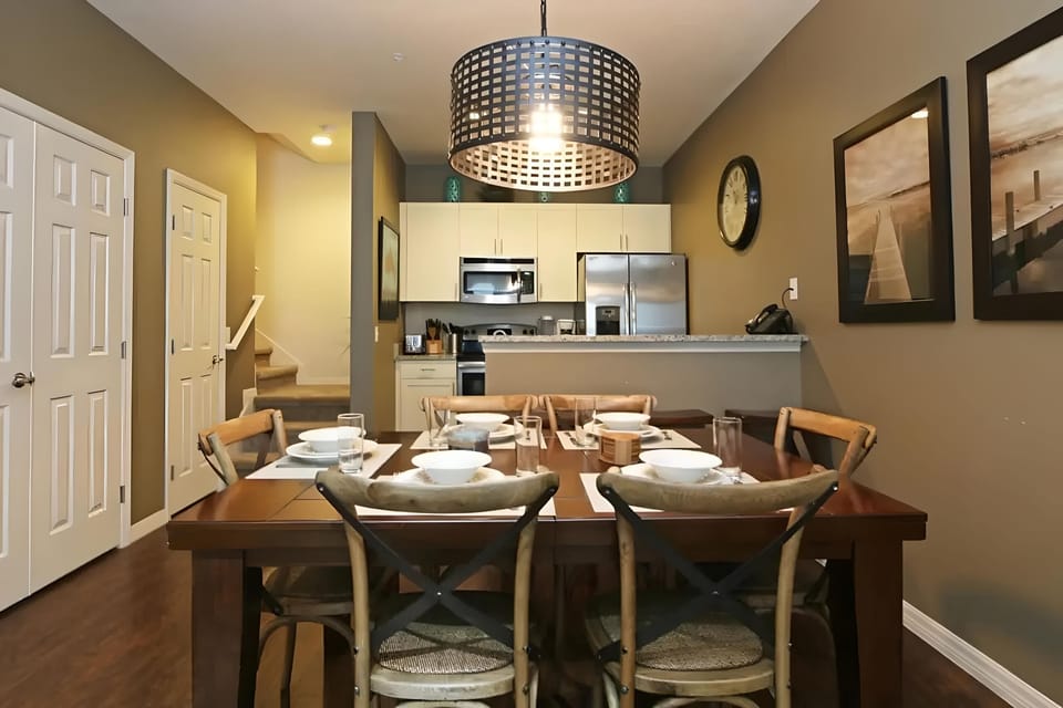 Kitchen or kitchenette,Dining area