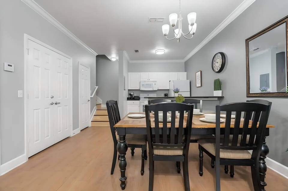 Kitchen or kitchenette,Dining area