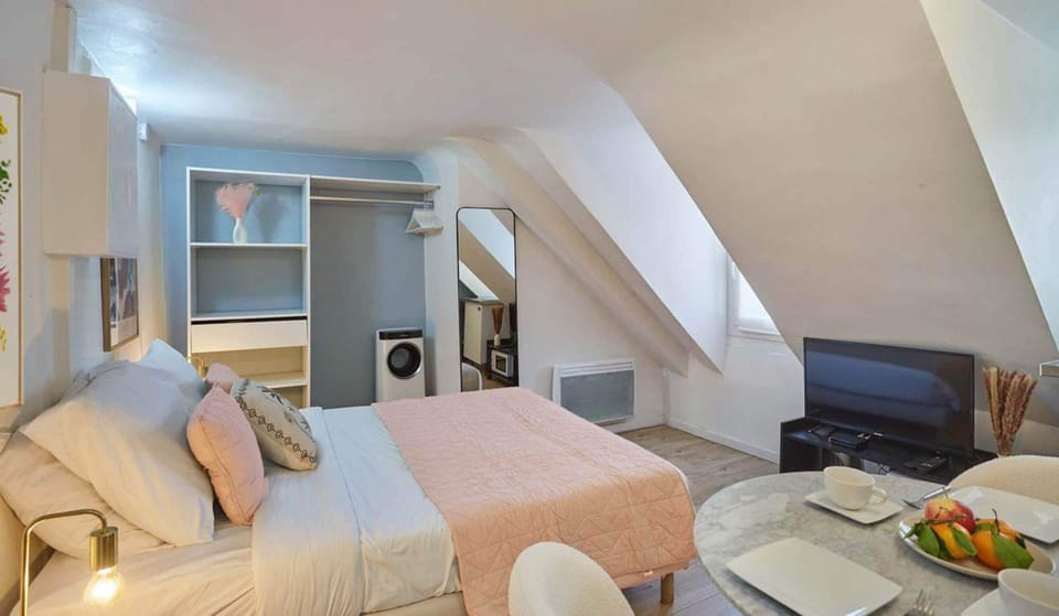 Apartment | Laptop workspace, iron/ironing board, bed sheets