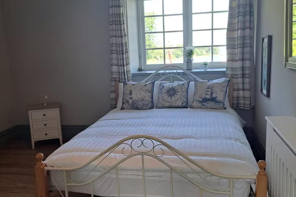 3 bedrooms, WiFi (free), bed sheets