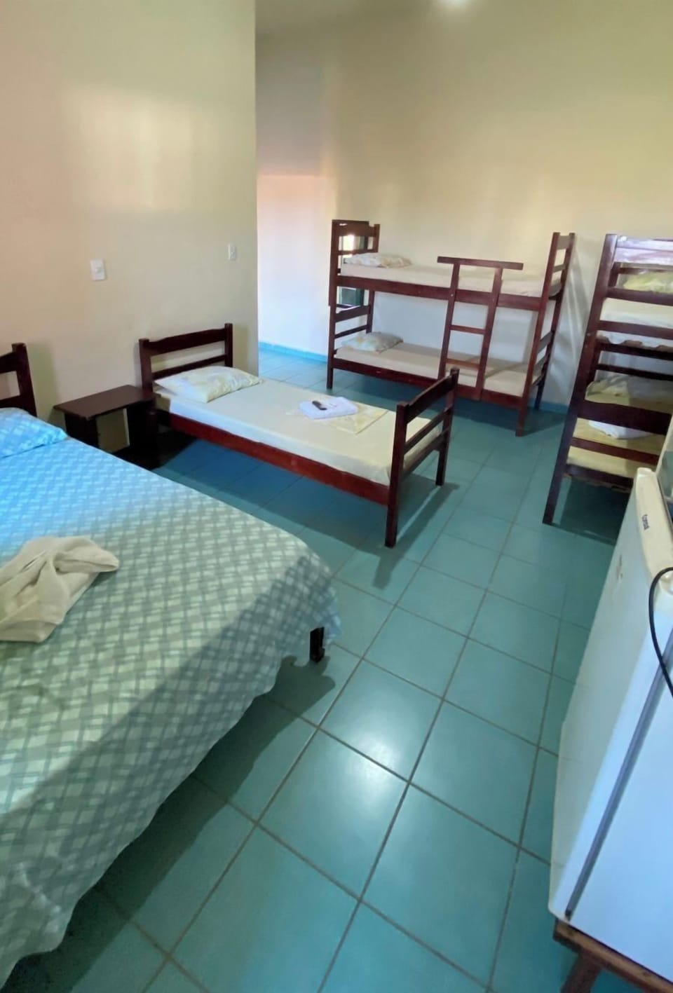 Family Suite, 1 Bedroom, Private Bathroom | Laptop workspace, bed sheets