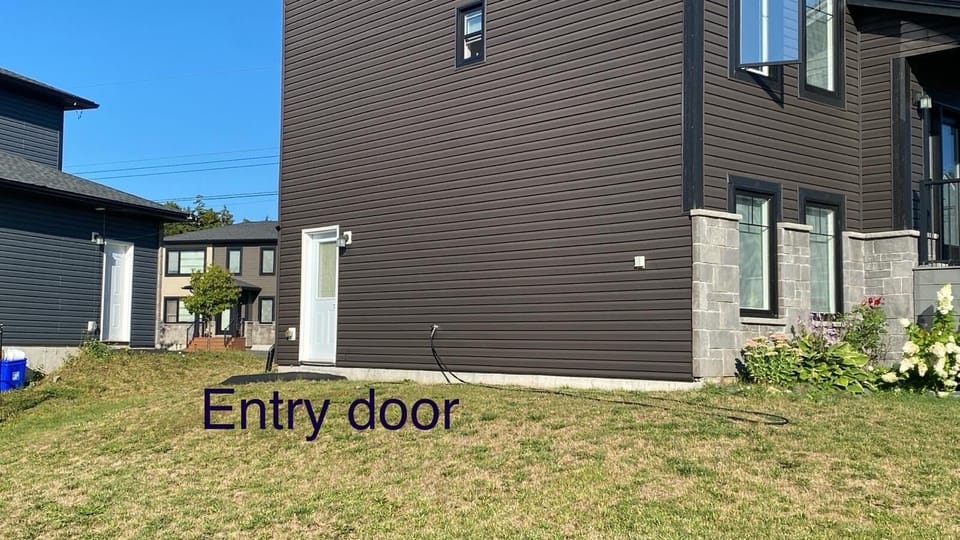 Suite entry