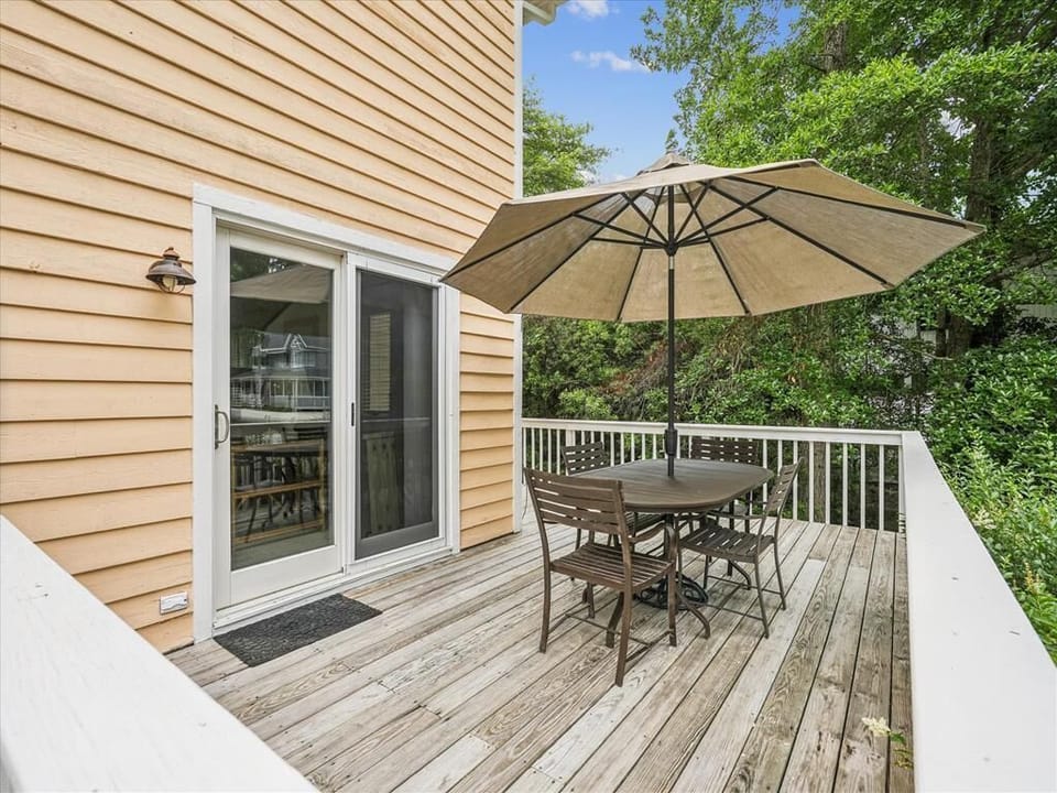 Enjoy al fresco dining on the back deck with umbrella-shaded seating.