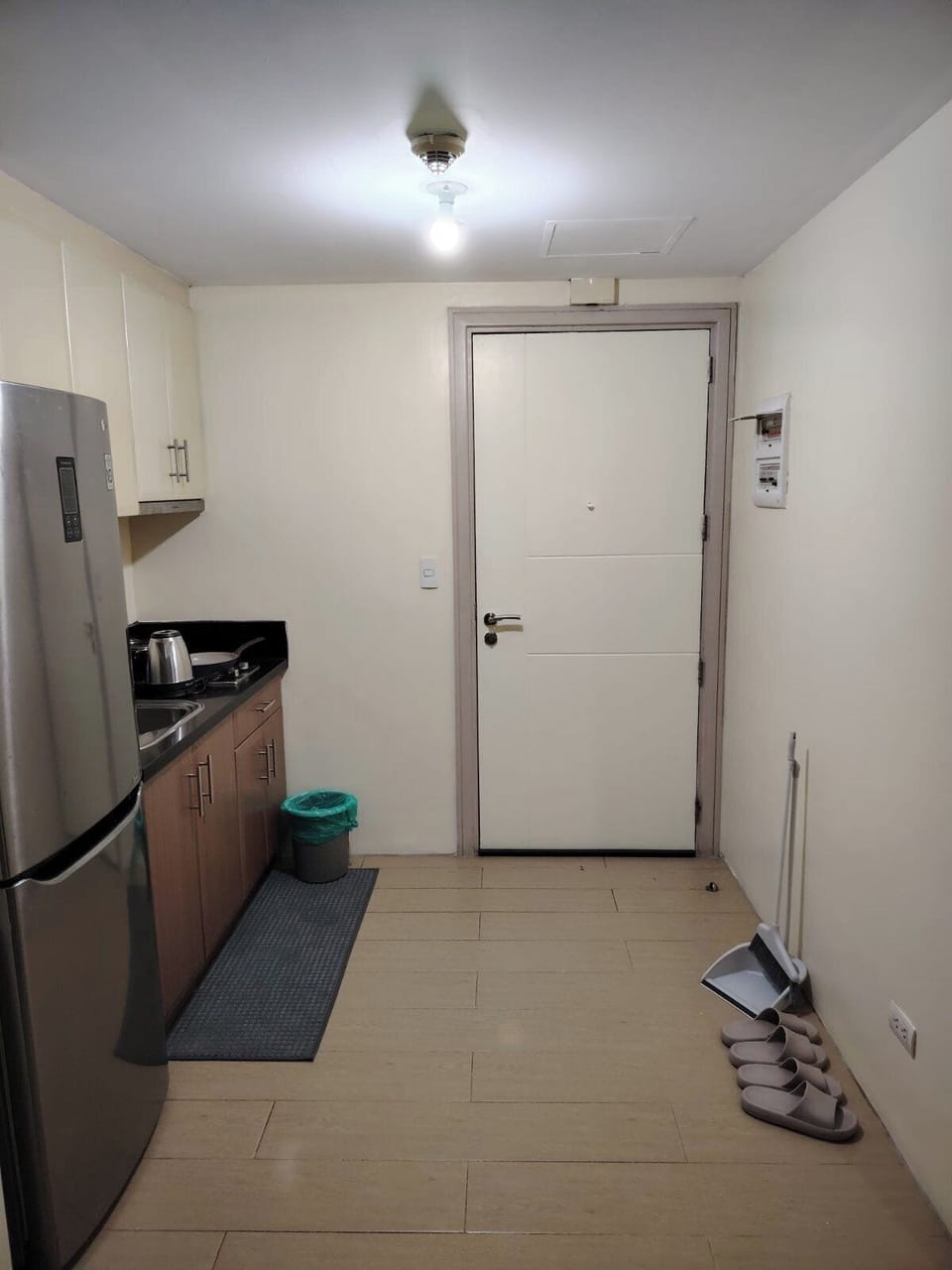 Double Room, City View | Private kitchen | Mini-fridge, stovetop, cookware/dishes/utensils