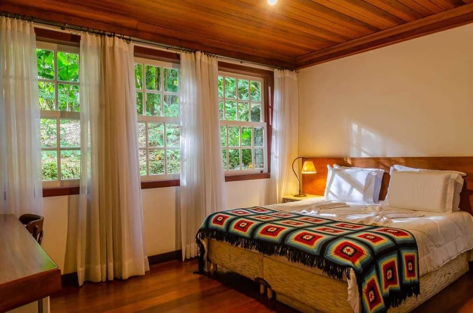Minibar, free WiFi, bed sheets