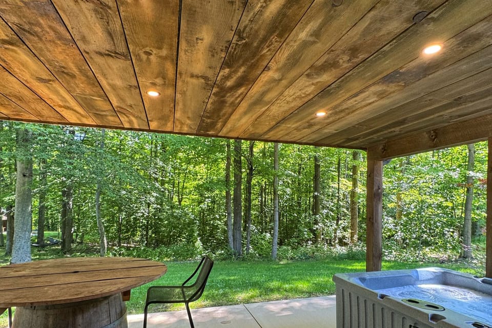 Outdoor spa tub
