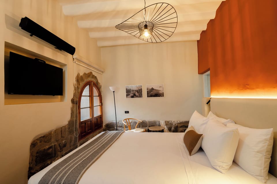In-room safe, desk, free WiFi