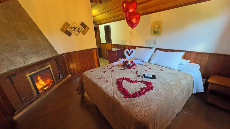 Chalet, Garden View | Desk, free WiFi
