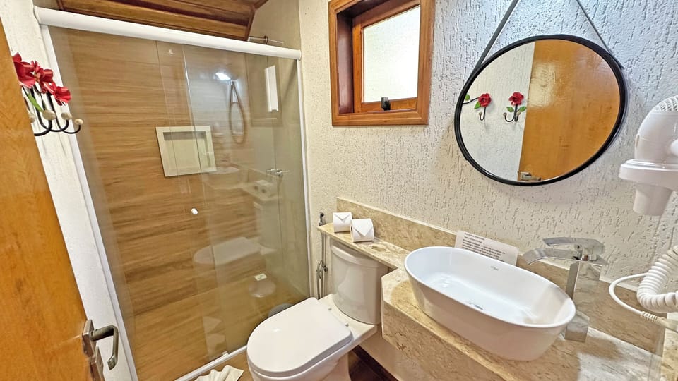 Comfort Chalet, Garden View | Bathroom | Hair dryer, bathrobes, towels, soap