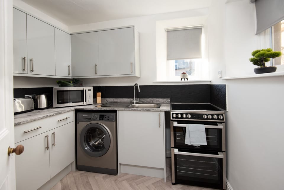 House, 2 Bedrooms | Private kitchen
