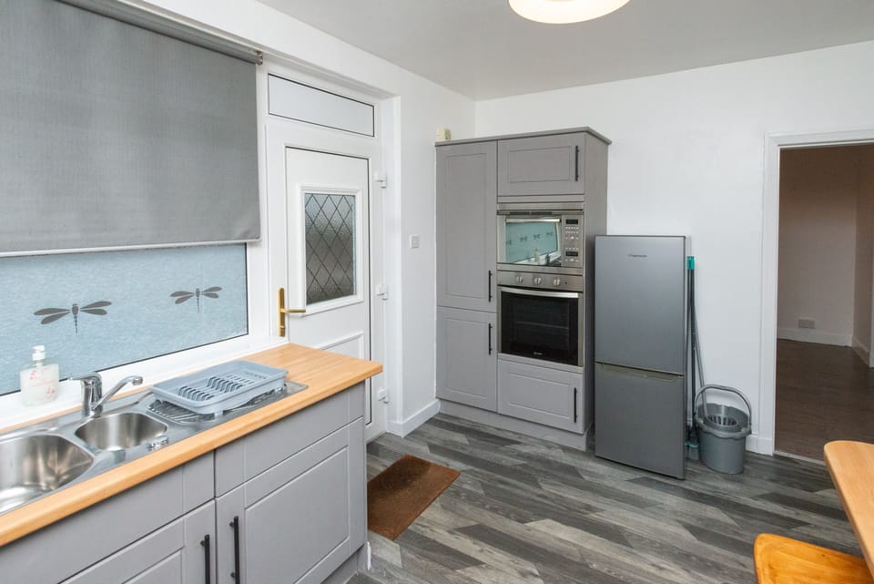 House, 3 Bedrooms | Private kitchen