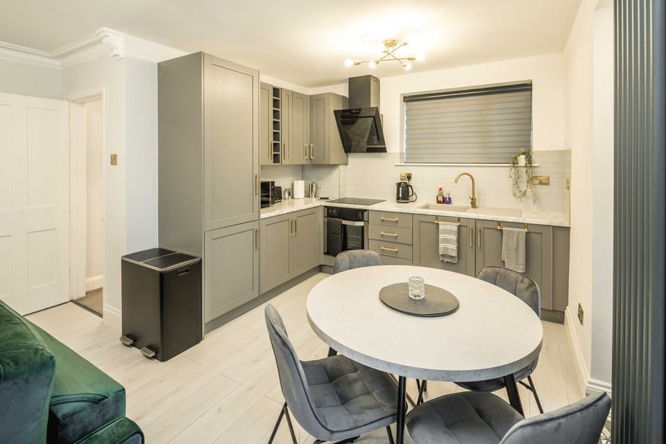 House, 1 Bedroom | Dining room