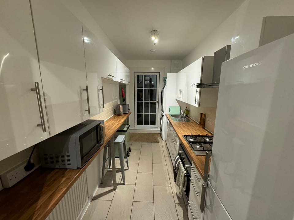 Apartment, 3 Bedrooms | Private kitchen