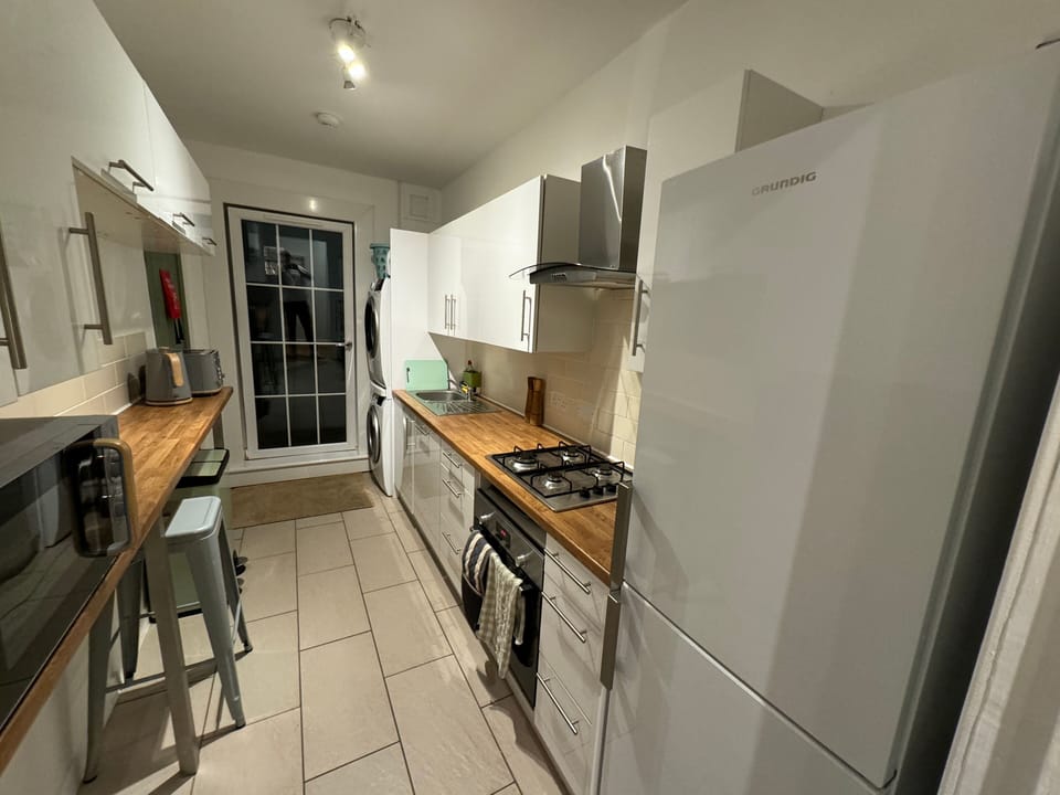 Apartment, 3 Bedrooms | Private kitchen