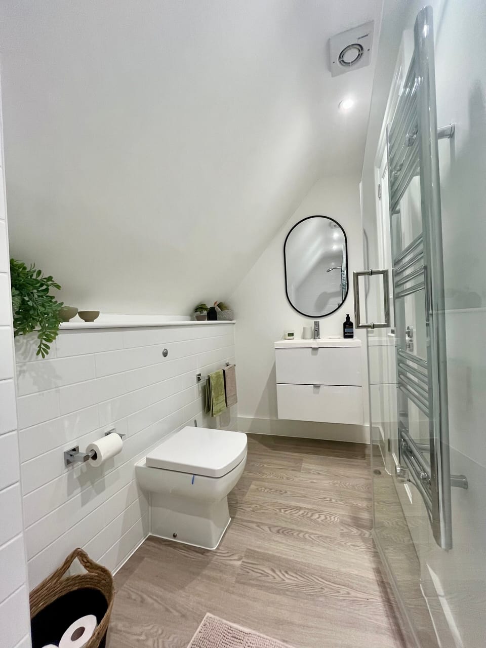Apartment, 2 Bedrooms | Bathroom | Toilet paper