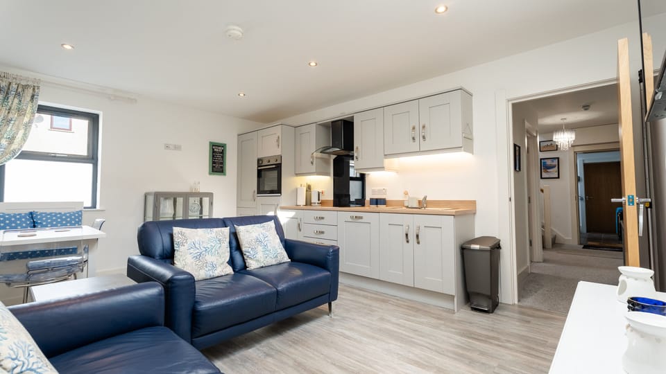 Apartment, 3 Bedrooms | Private kitchen