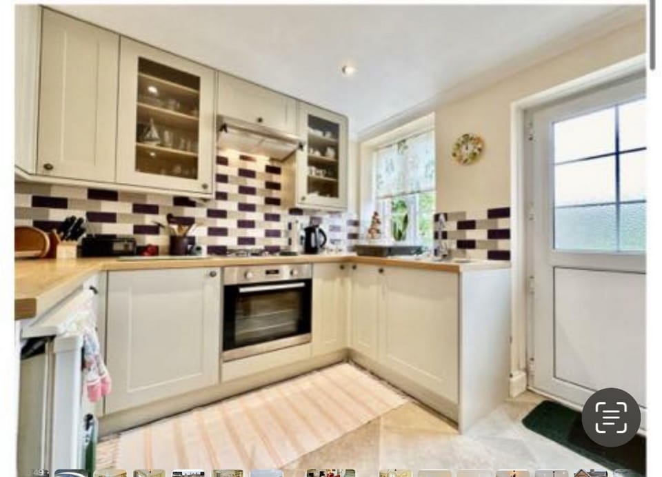 House, 2 Bedrooms | Private kitchen
