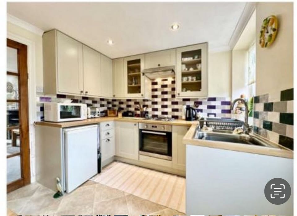 House, 2 Bedrooms | Private kitchen