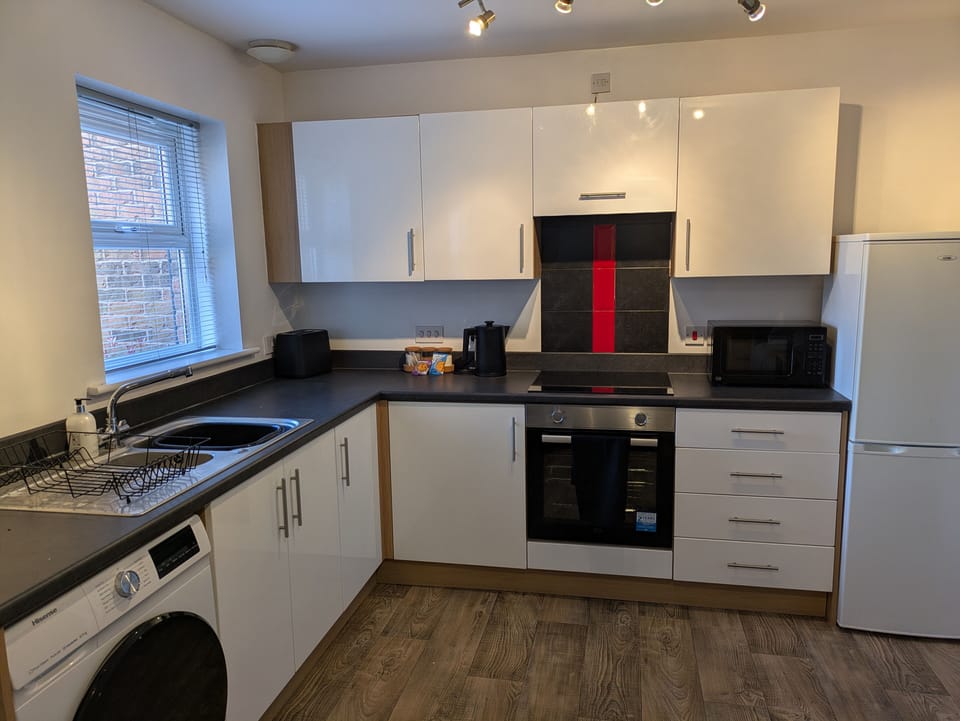 Apartment, 2 Bedrooms | Private kitchen