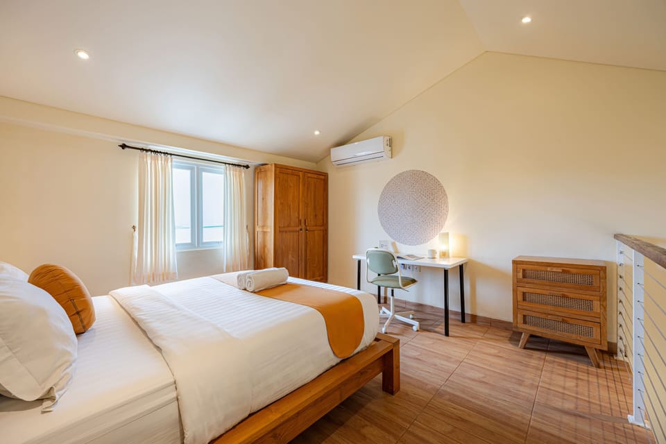 Suite, Mezzanine | Free WiFi, bed sheets