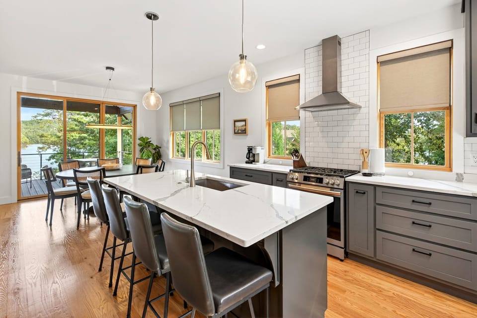 Light and bright kitchen with gas range, island seating for 4, dishwasher, Keurig, and drip-style coffee maker