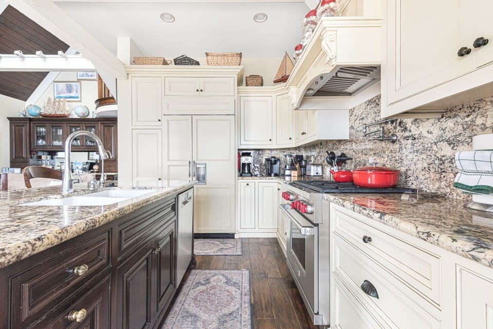 Designed for ease and elegance, the spacious kitchen makes meal prep a pleasure
                