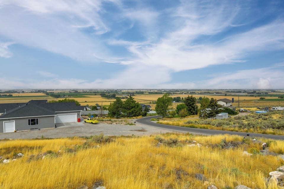 Balcony Views | Shared 1.2-Acre Property | Mountain & Countryside Views