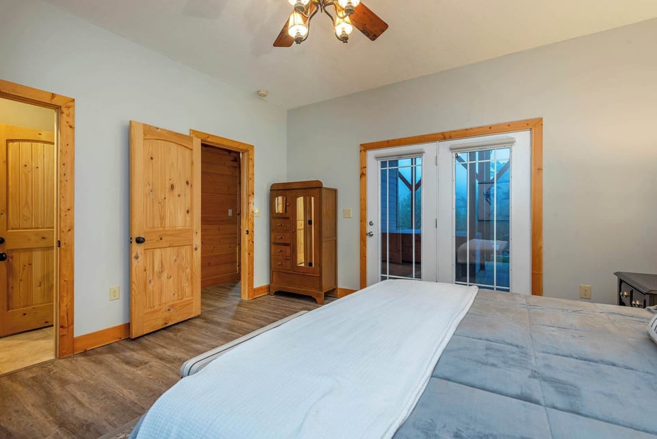 The only thing better than this view is waking up to it. Welcome to your personal slice of heaven.